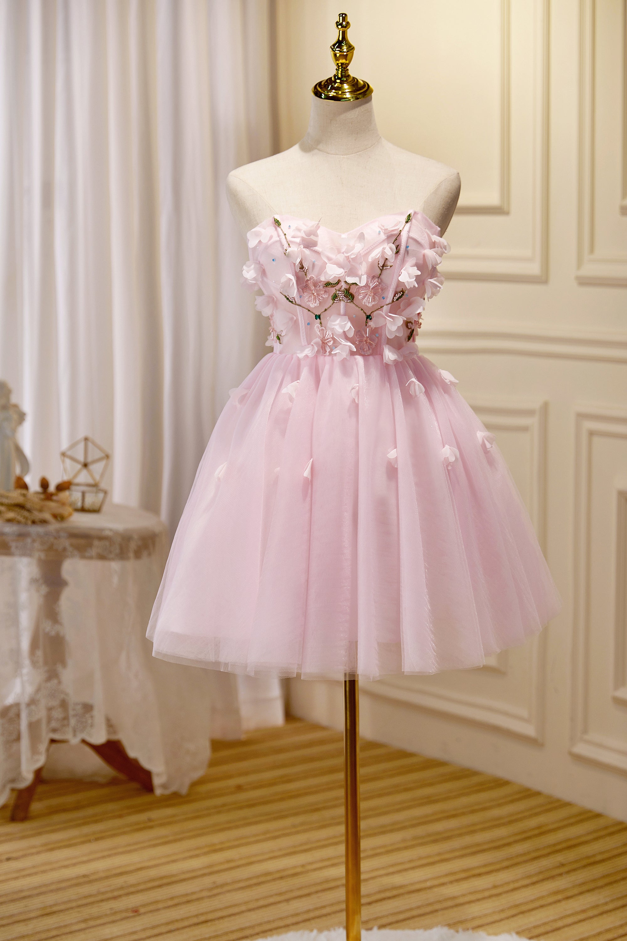 Cute Pink Strapless Sweetheart Appliques Tulle Short Homecoming Dresse