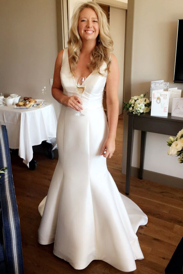 Luxury Short Sleeves Backless V Neck Mermaid Wedding Dresses Sweep Train