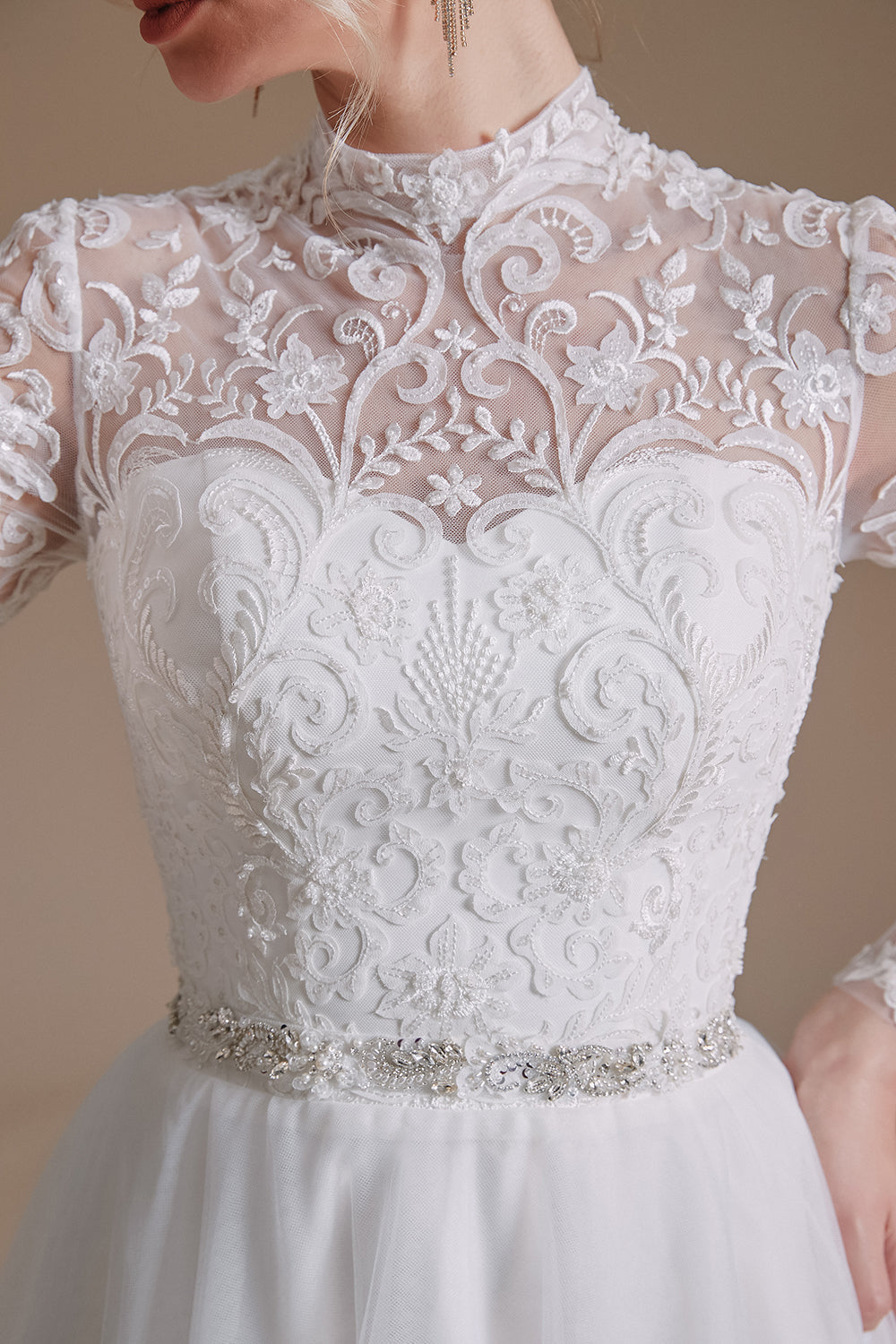 A-Line Lace Appliques Long Sleeve Tulle Chapel Train Wedding Dresses